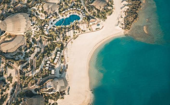 السعودية تضع أول قواعد لمشغلي الشواطئ